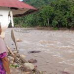عدد ضحايا الفيضانات في إندونيسيا يصل إلى 26 شخصا