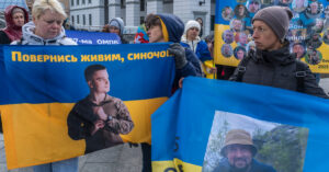 العديد من الجنود الأوكرانيين الأسرى يظهرون علامات الصدمة والعنف الجنسي