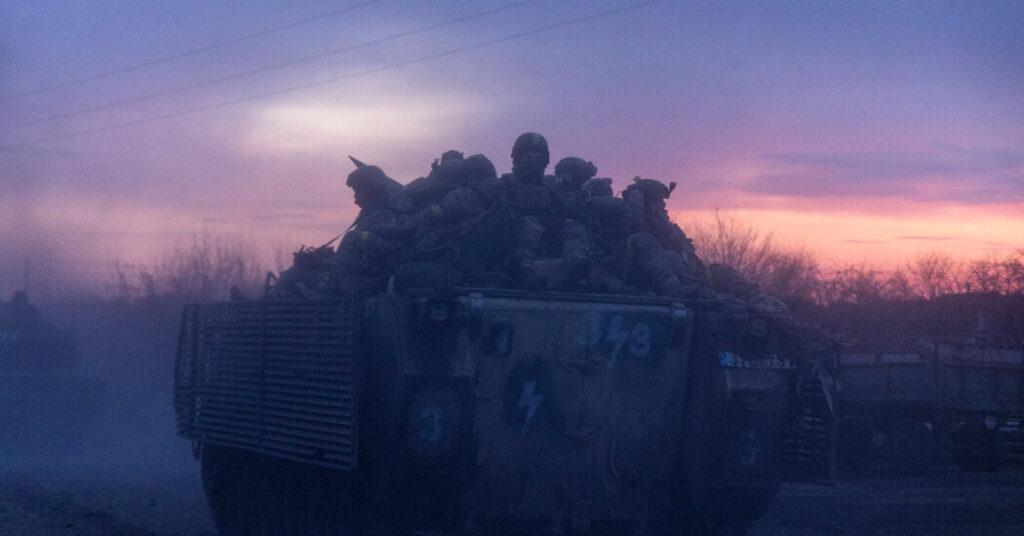 الفوضى المستمرة: صور من العام الثالث للحرب في أوكرانيا
