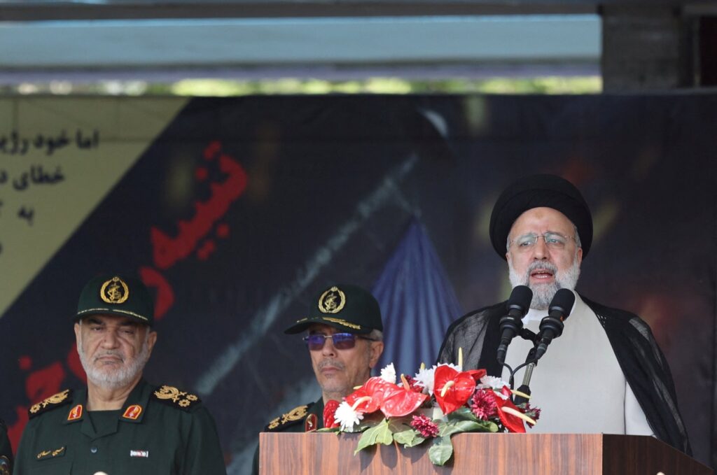 رئيسي الإيراني يحذر إسرائيل من الانتقام “الضخم”