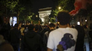 توقيف 127 شخصاً وإصابة آخرين في شغب عقب تأهل باريس سان جيرمان في دوري أبطال أوروبا