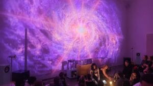 يمزج فيلم "Redshift" بين تلسكوب جيمس ويب الفضائي، ومهمة أرتميس 2، وموسيقى بينك فلويد في رحلة كونية عبر الضوء والصوت (فيديو، صور)