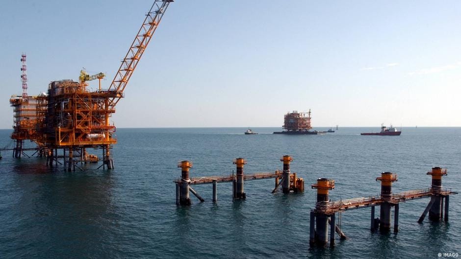 إلغاء العقوبات الأمريكية على النفط الإيراني يؤدي إلى انخفاض أكبر في الأسعار