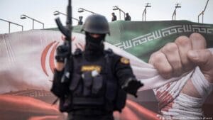 انتهاء الحرب.. هل يتمكن القادة الإيرانيون من تهدئة الشارع الغاضب؟