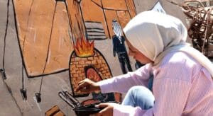 في غزة، جنة تزرع الأمل على جدران منزلها المدمر