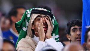 ما هي الأسباب وراء استثمار السعودية مليارات الدولارات في قطاع الرياضة؟