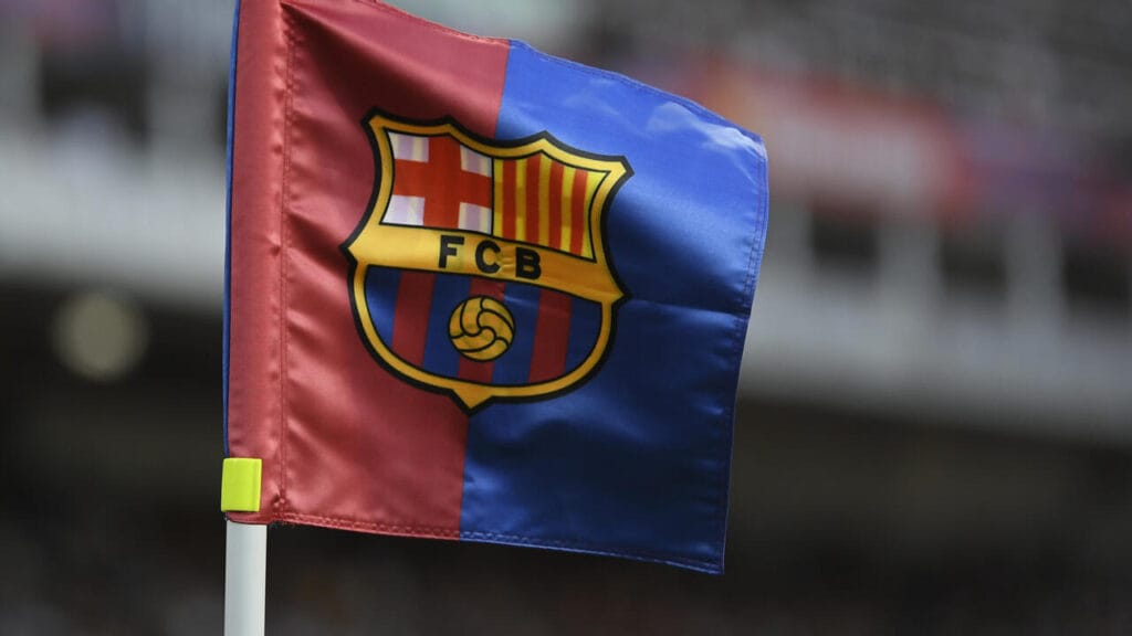 نادي برشلونة يطالب الأهلي المصري بتفعيل خيار شراء اللاعب الشاب حمزة عبد الكريم