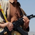 الحوثيون يعلنون استهداف سفينة سعودية والرياض تعترض مسيّرات..