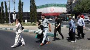 بين الأمل والقلق .. حياة الإيرانيين مشتته بين الحرب والسلام