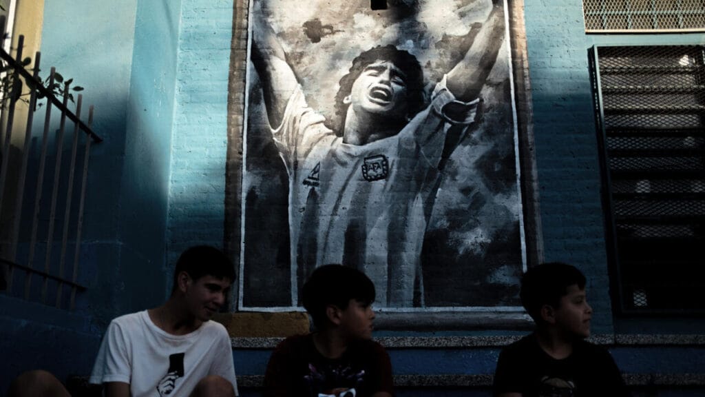 "انتهى الأمر"... شهادة مدلّك مارادونا تكشف أسرار الأيام الأخيرة لأسطورة الكرة الأرجنتينية