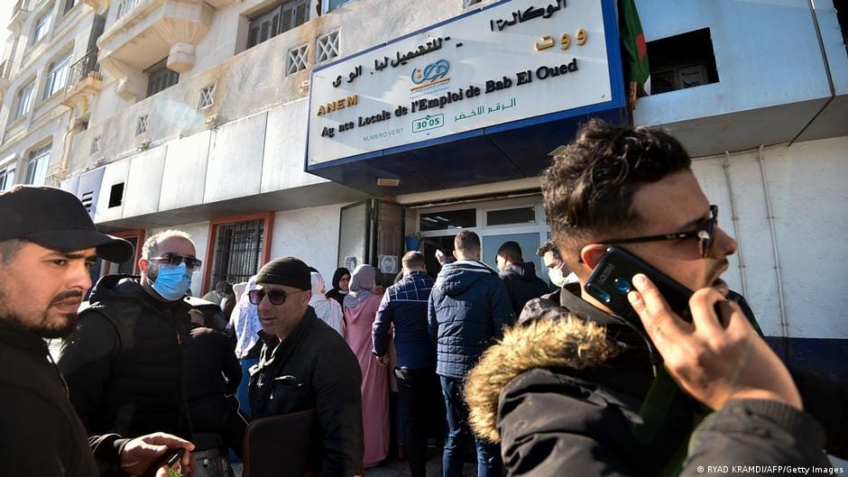 ملايين الشباب حول العالم بلا عمل .. ما دور الذكاء الاصطناعي؟