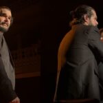 "من يلقي الحجر الأول؟".. مسرحية سورية تندد بالعنف