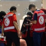 إنقاذ معتمر يبلغ من العمر سبعين عامًا من سكتة قلبية في المسجد النبوي خلال 13 ثانية فقط
