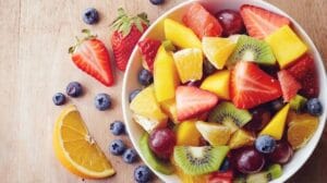ما هو العدد الموصى به من حصص الفاكهة التي ينبغي استهلاكها يوميًا؟