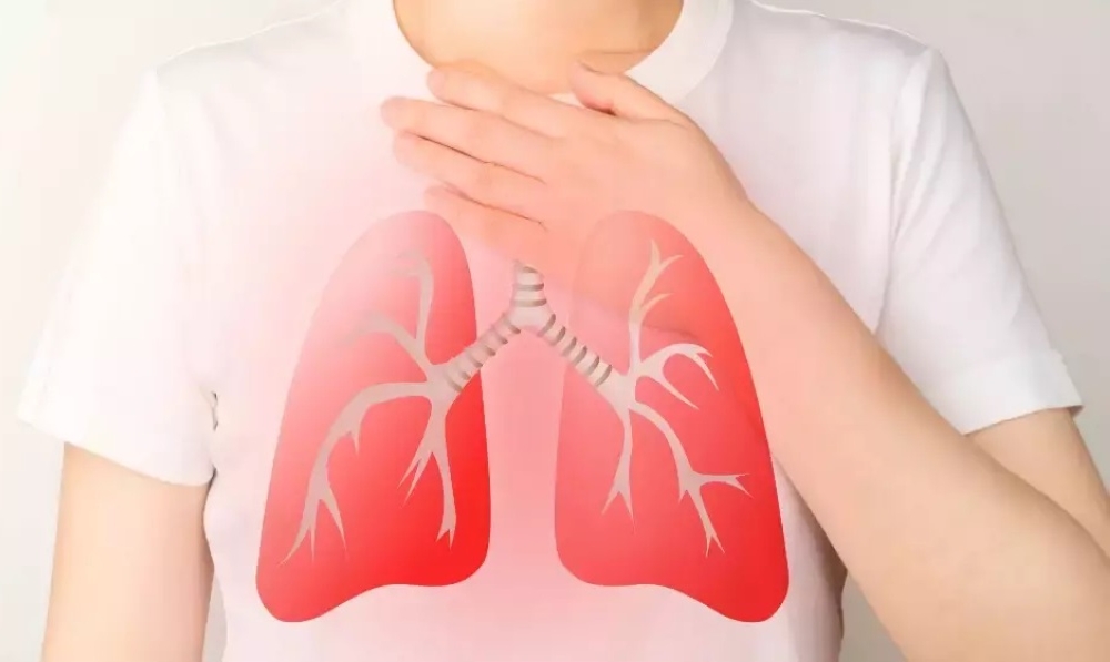 تجمع الرياض الصحي الأول يوضح الفارق بين التهاب الشعب الهوائية والتهاب الرئة