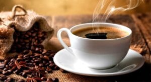 خبيرة لـ "اليوم": استهلاك 3 إلى 4 أكواب من القهوة يوميًا يعتبر معتدلًا.. وابتعدوا عن الأرق وزيادة نبضات القلب