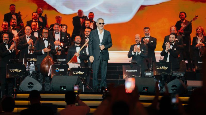 فضل شاكر يعود إلى المسرح بحفل مؤثر ومثير في الرياض بعد غياب طويل