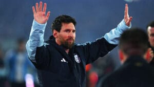 ميسي يودع المنتخب الأرجنتيني بعد مسيرة دولية استمرت 21 عاما